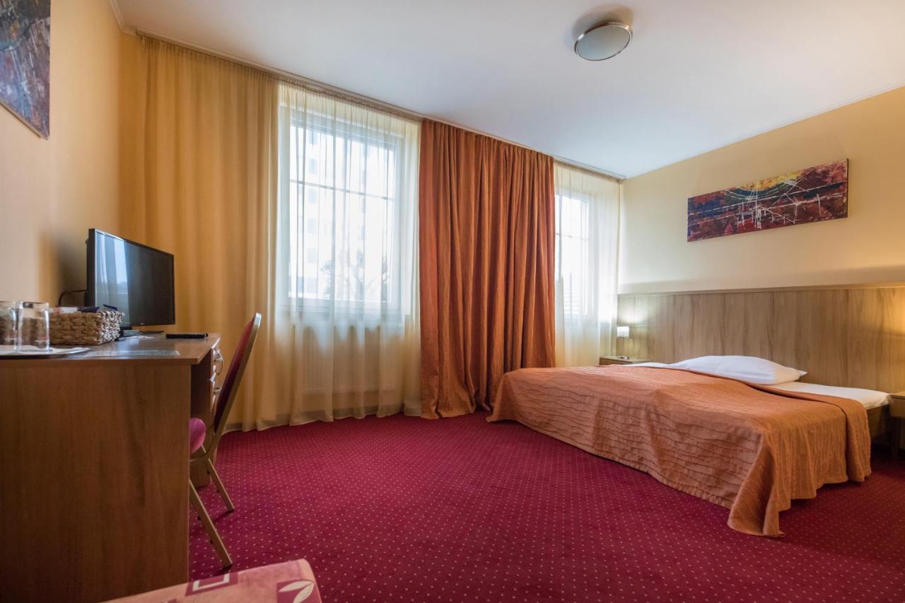 Hotel Slovan Lučenec Екстериор снимка